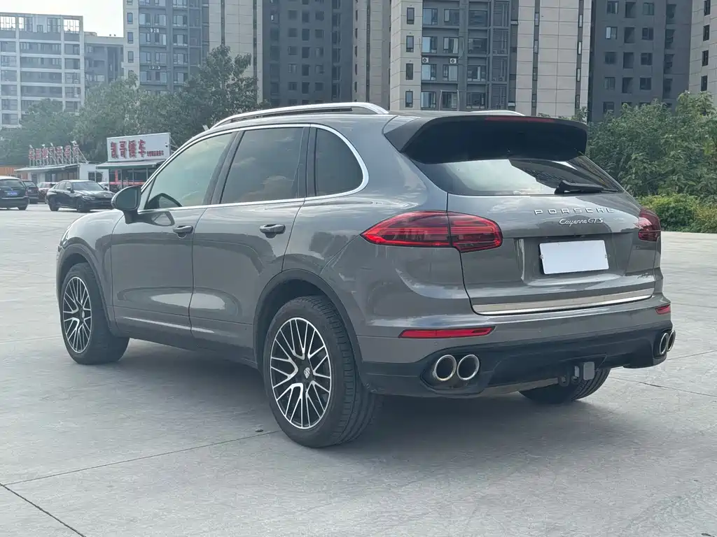 Porsche Cayenne — миниатюра 10