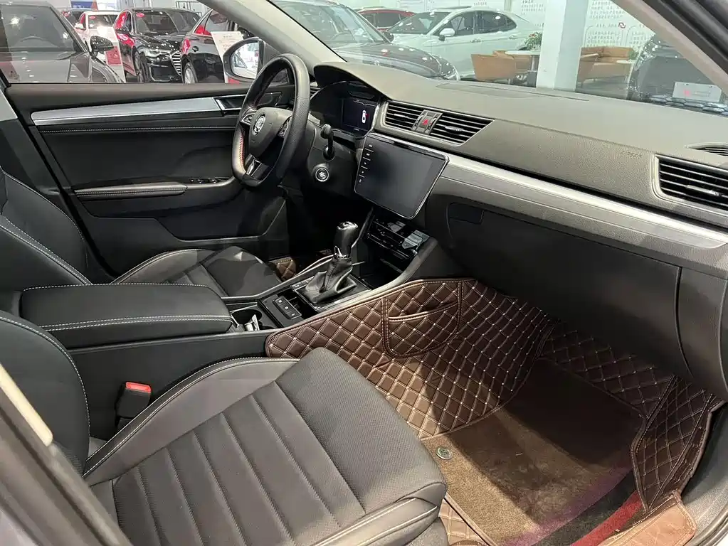 Skoda Superb — миниатюра 8