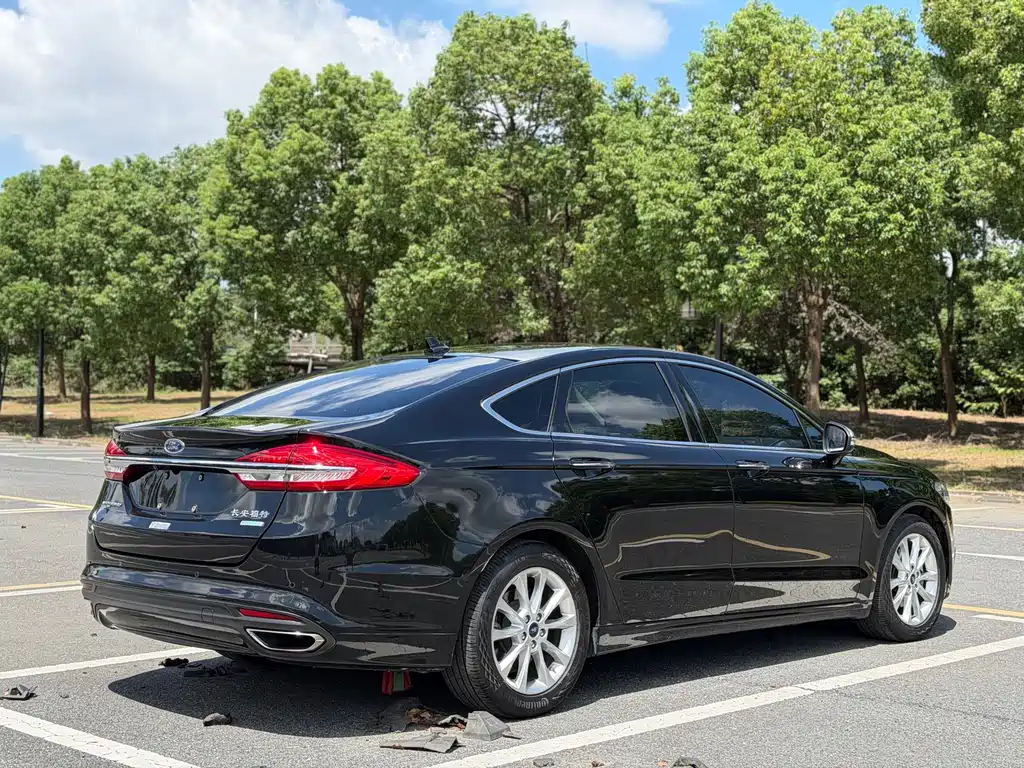 Ford Mondeo — миниатюра 7