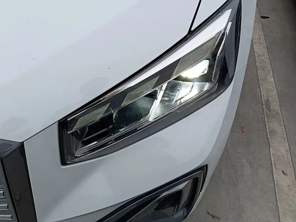 Audi Q2L e-tron — миниатюра 24