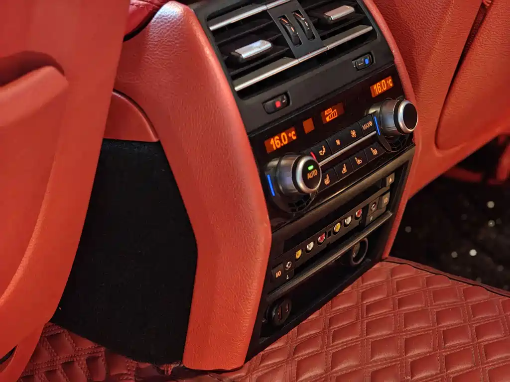 BMW 7 Series — миниатюра 11