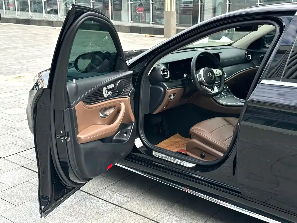 Mercedes-Benz E-Class — миниатюра 4