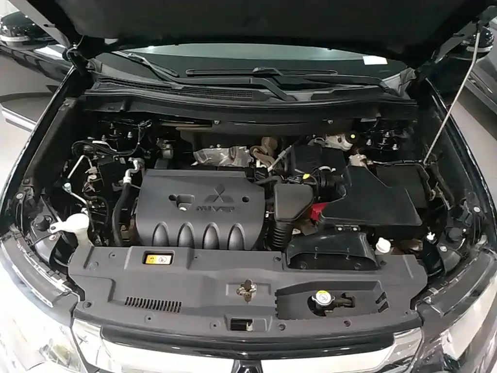 Mitsubishi Outlander — миниатюра 20