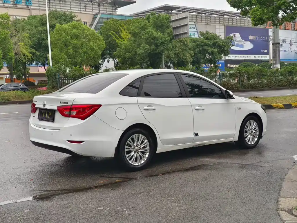 Buick Excelle — миниатюра 9