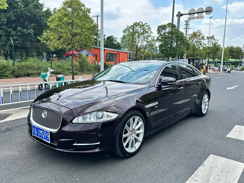 Jaguar XJ