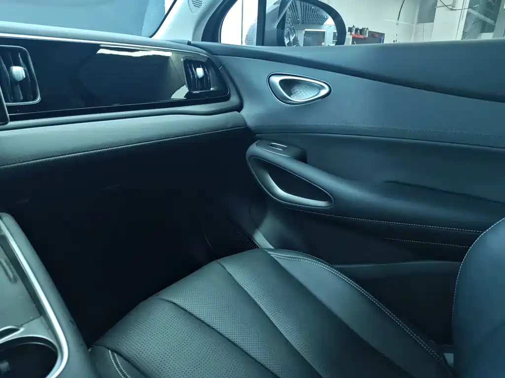 BYD Sealion 05 EV — миниатюра 8
