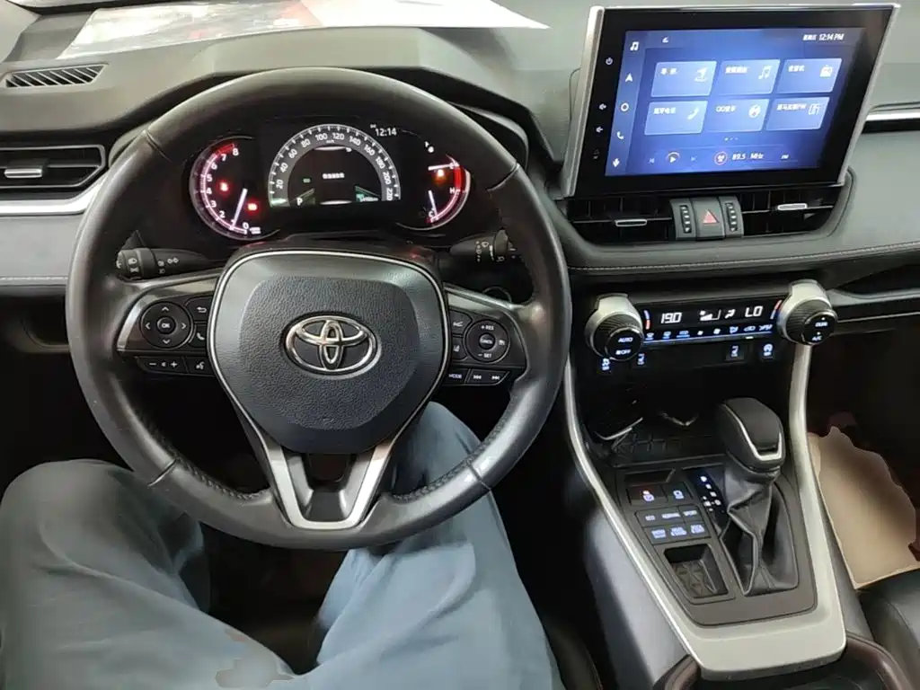 Toyota RAV4 — миниатюра 10