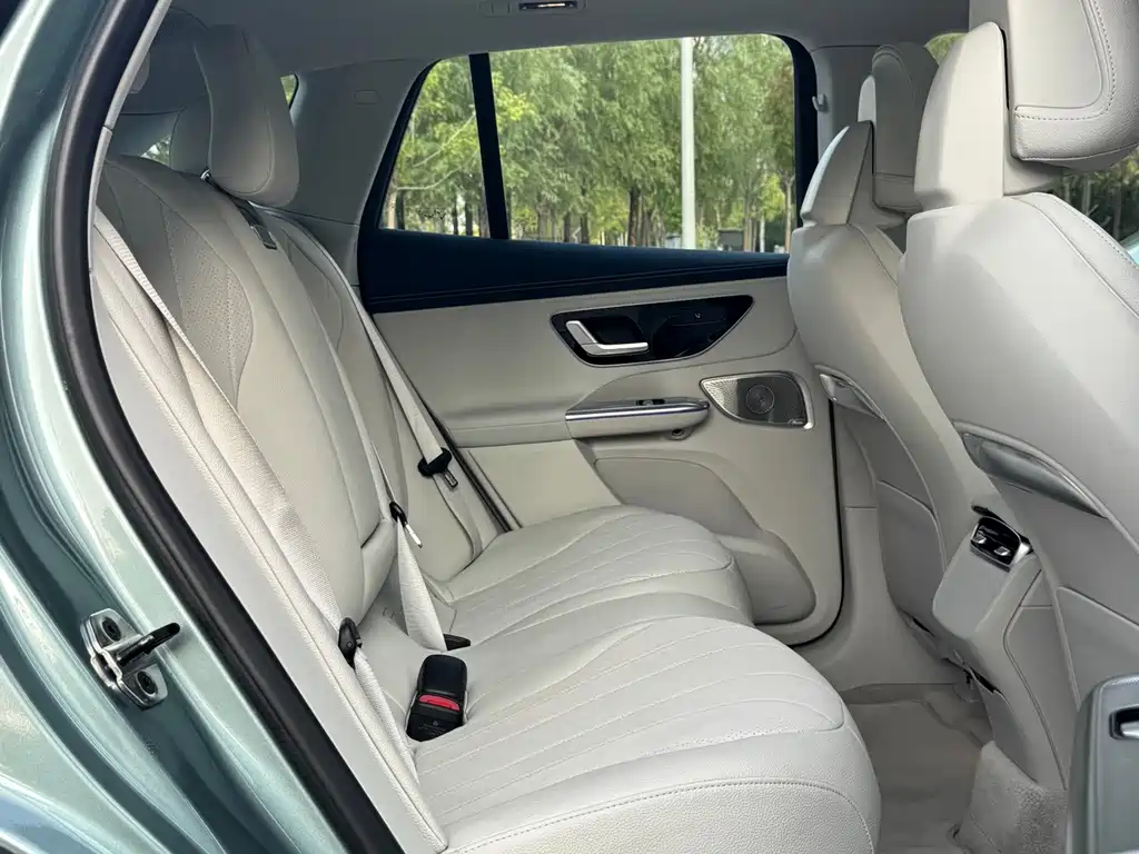 Mercedes-Benz EQE SUV — миниатюра 16