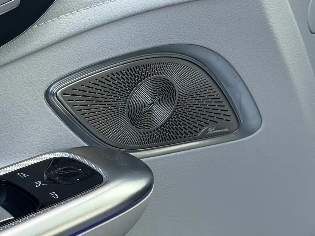 Mercedes-Benz EQE SUV — миниатюра 11
