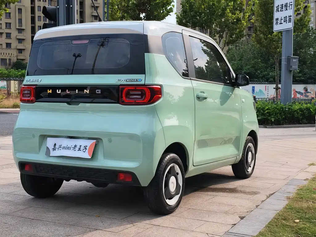 Wuling MINIEV — миниатюра 6