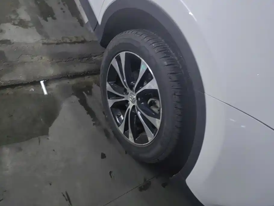 Toyota RAV4 — миниатюра 6