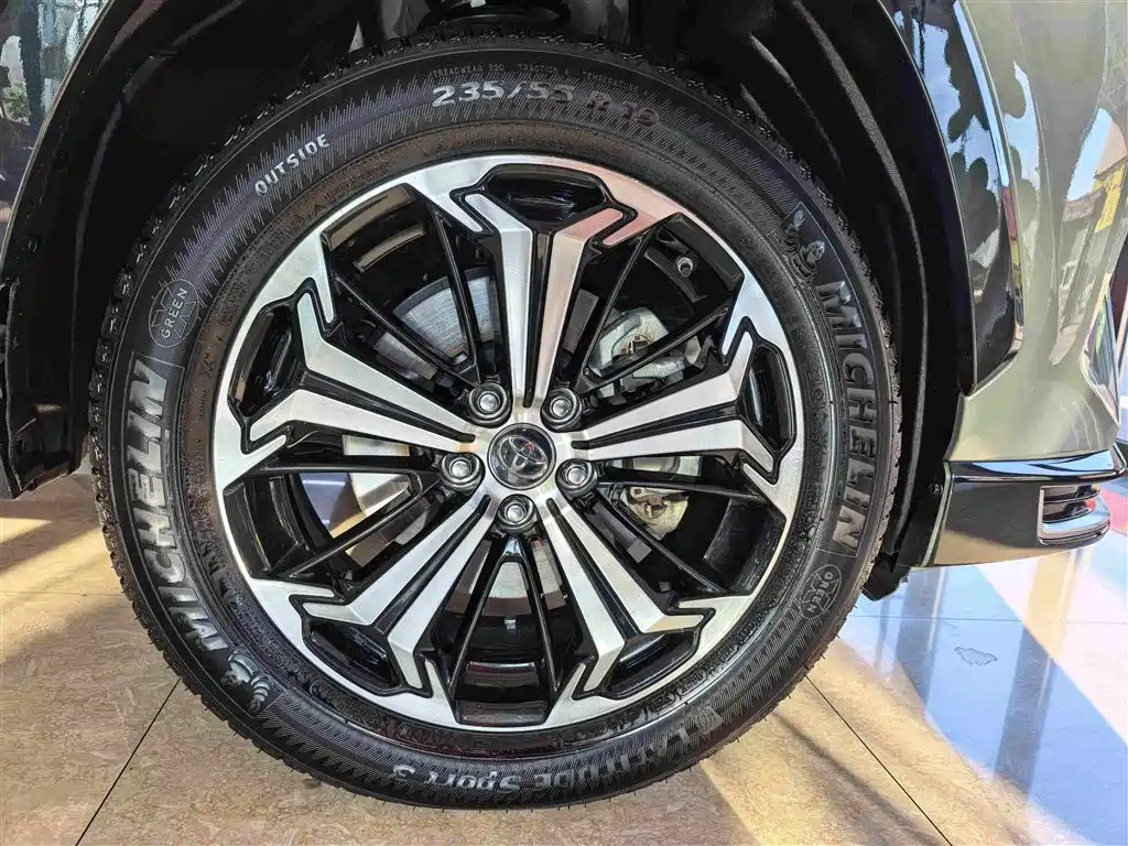 Toyota RAV4 Prime — миниатюра 10