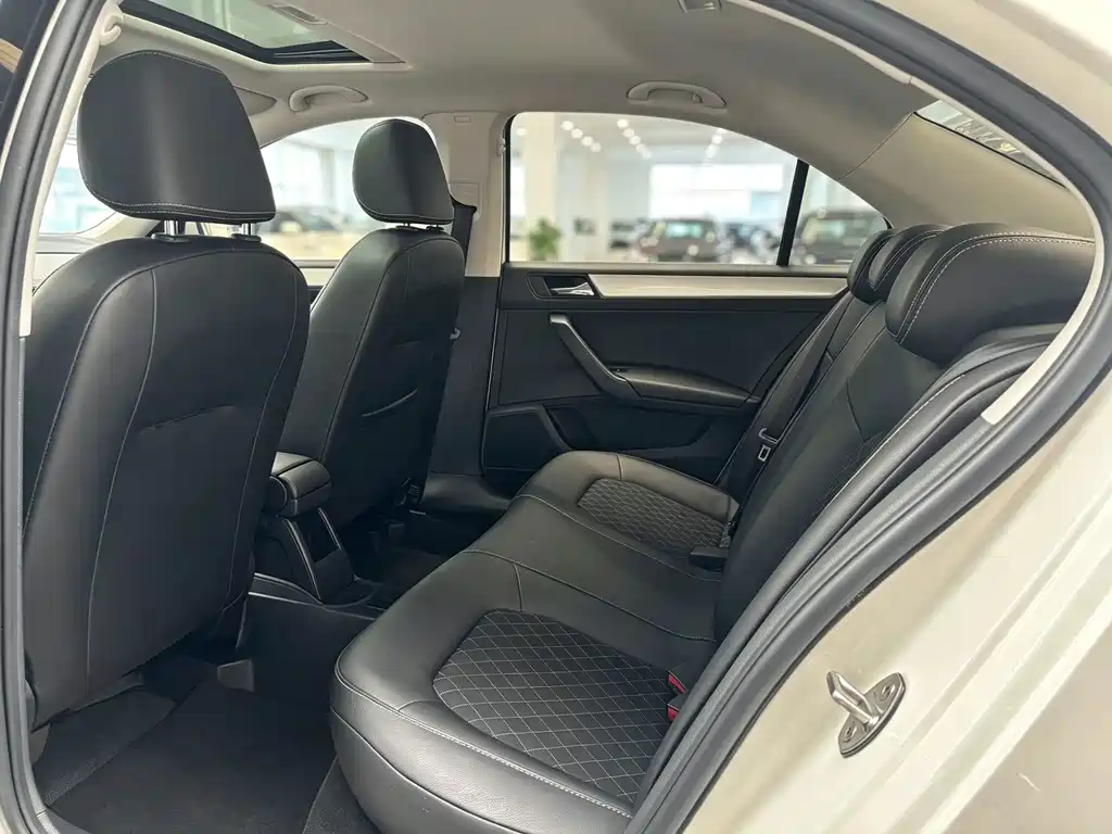 Skoda Rapid — миниатюра 5