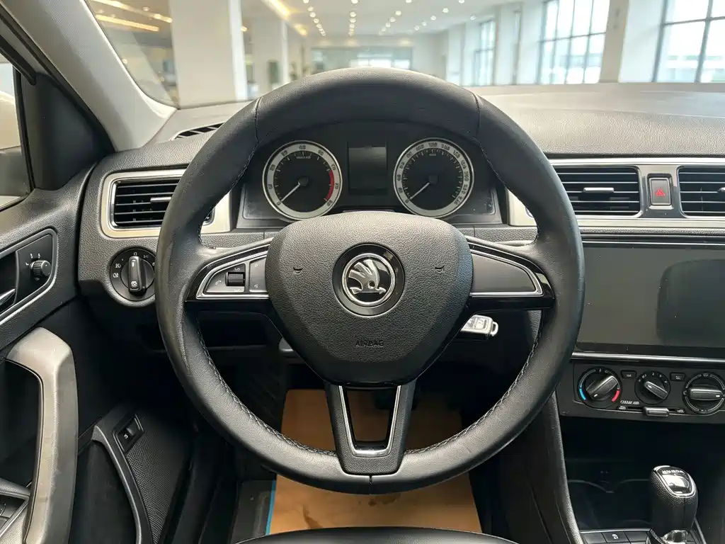 Skoda Rapid — миниатюра 12