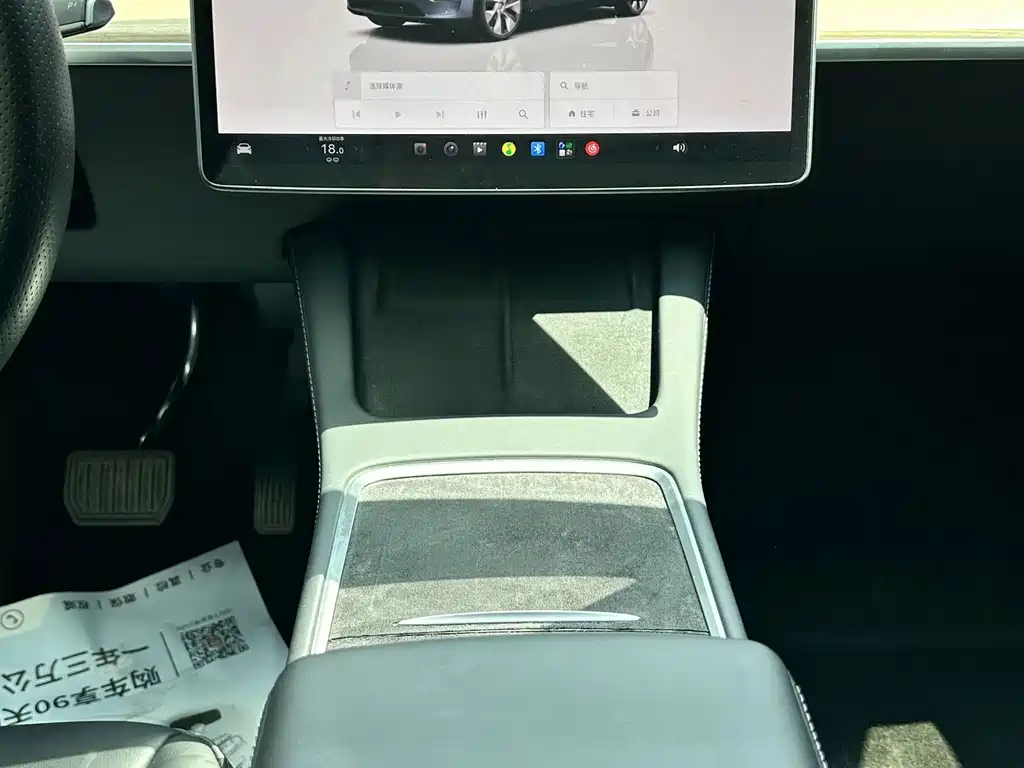 Tesla Model Y — миниатюра 8