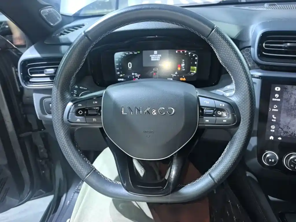 Lynk & Co 03 — миниатюра 11