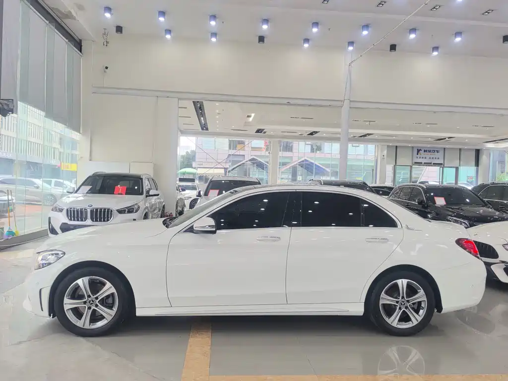 Mercedes-Benz C-Class — миниатюра 7