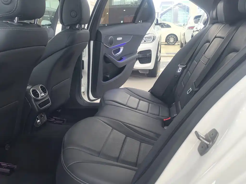 Mercedes-Benz C-Class — миниатюра 11
