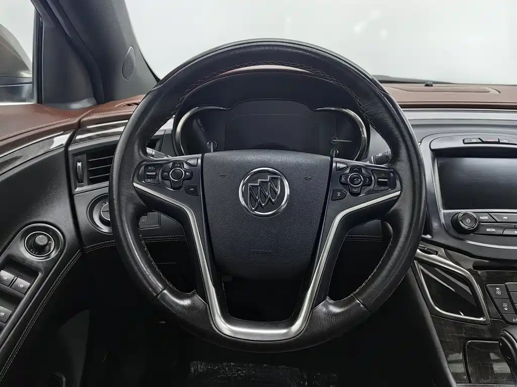 Buick LaCrosse — миниатюра 11