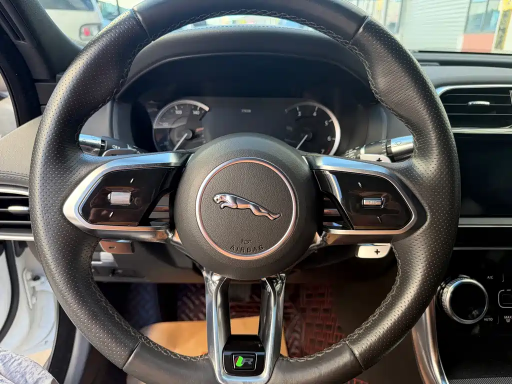 Jaguar XEL — миниатюра 8
