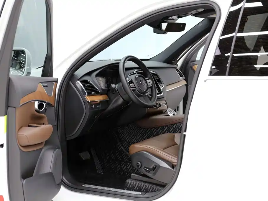 Volvo XC90 — миниатюра 5