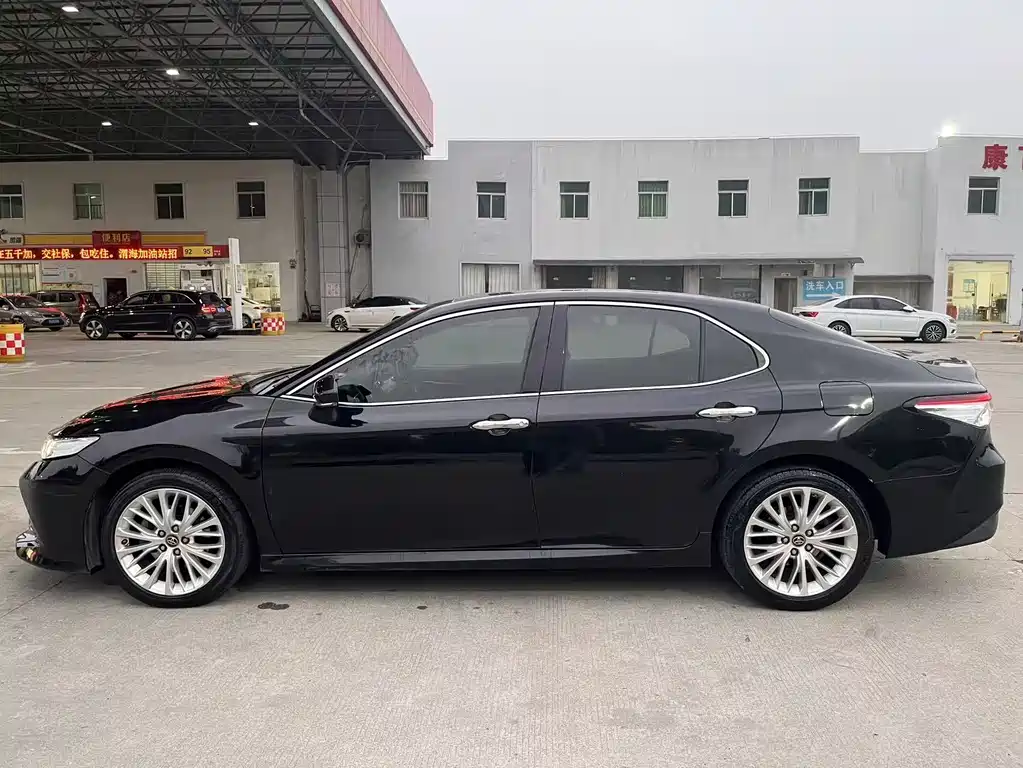 Toyota Camry 2019 2.5G Luxury V