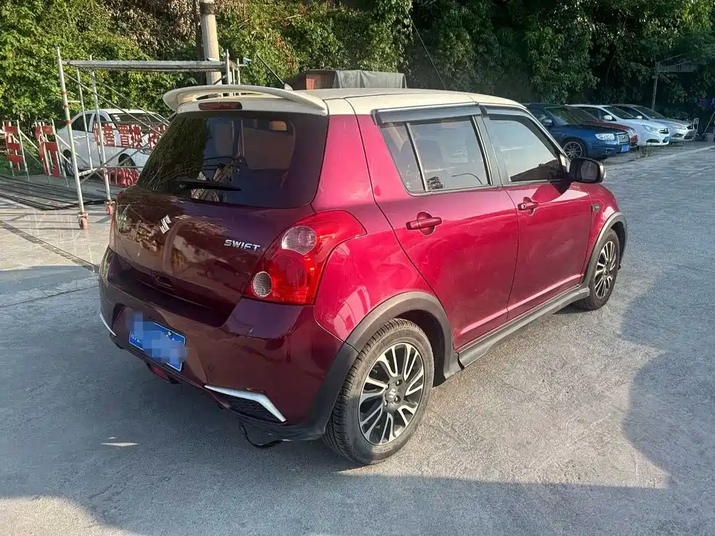 SUZUKI SWIFT