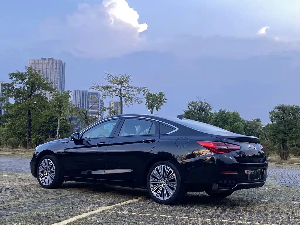 Hongqi Hongqi H5 — миниатюра 6