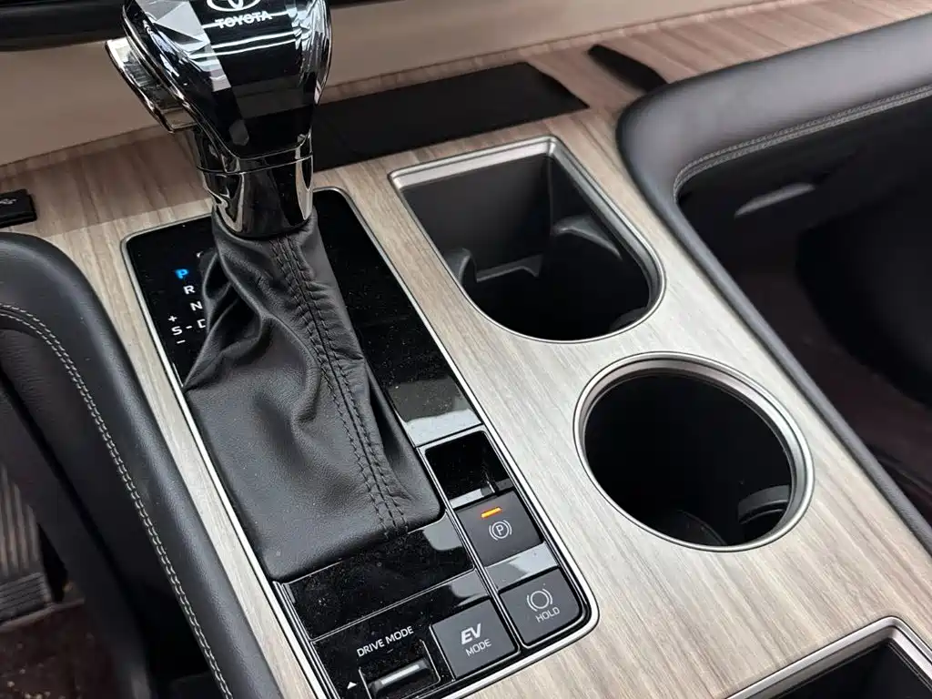 Toyota Sienna — миниатюра 15