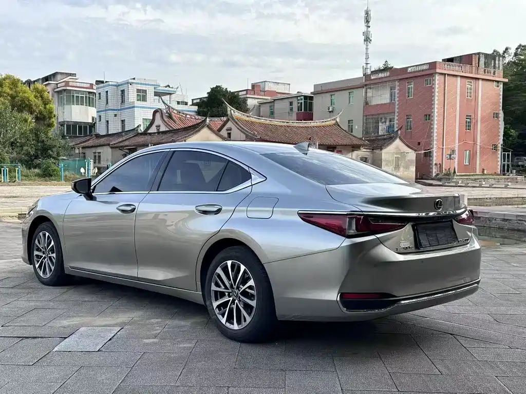 Lexus ES — миниатюра 7