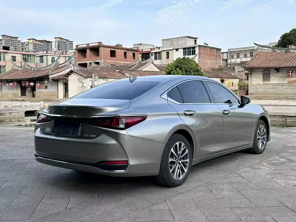 Lexus ES — миниатюра 9