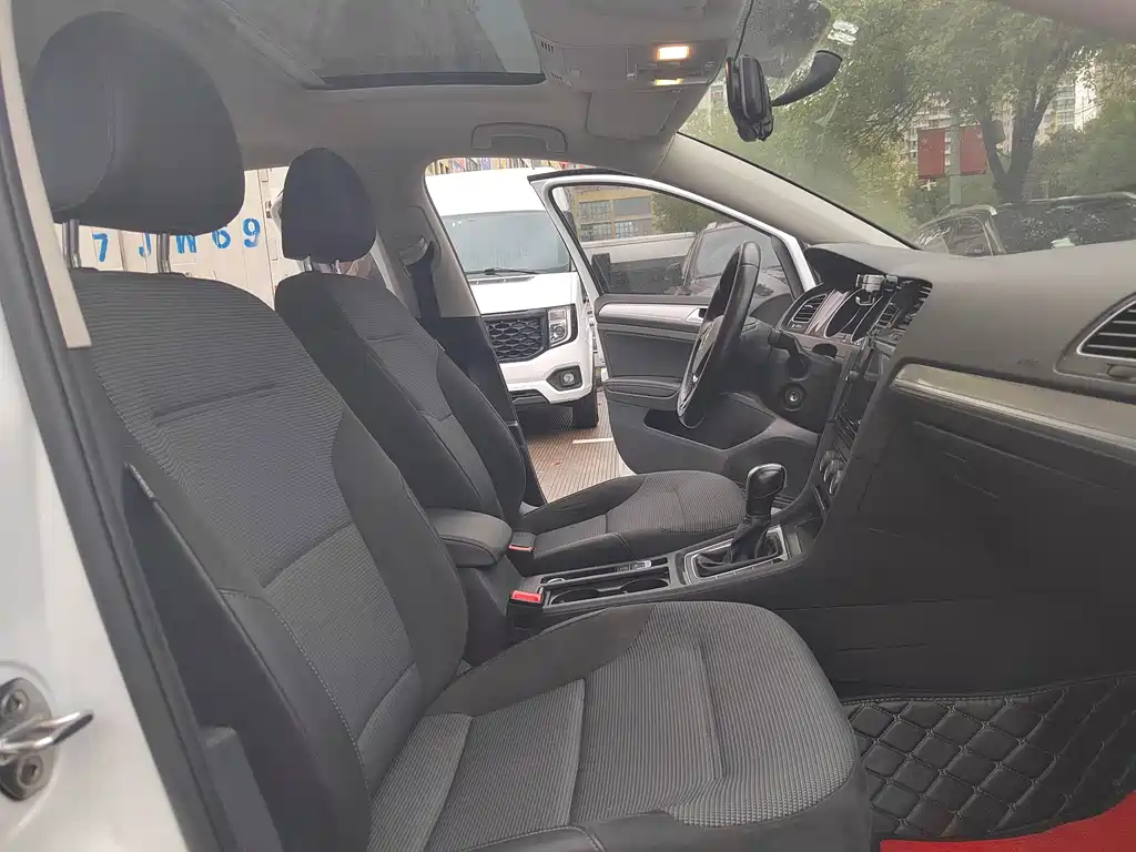 Volkswagen Golf — миниатюра 9