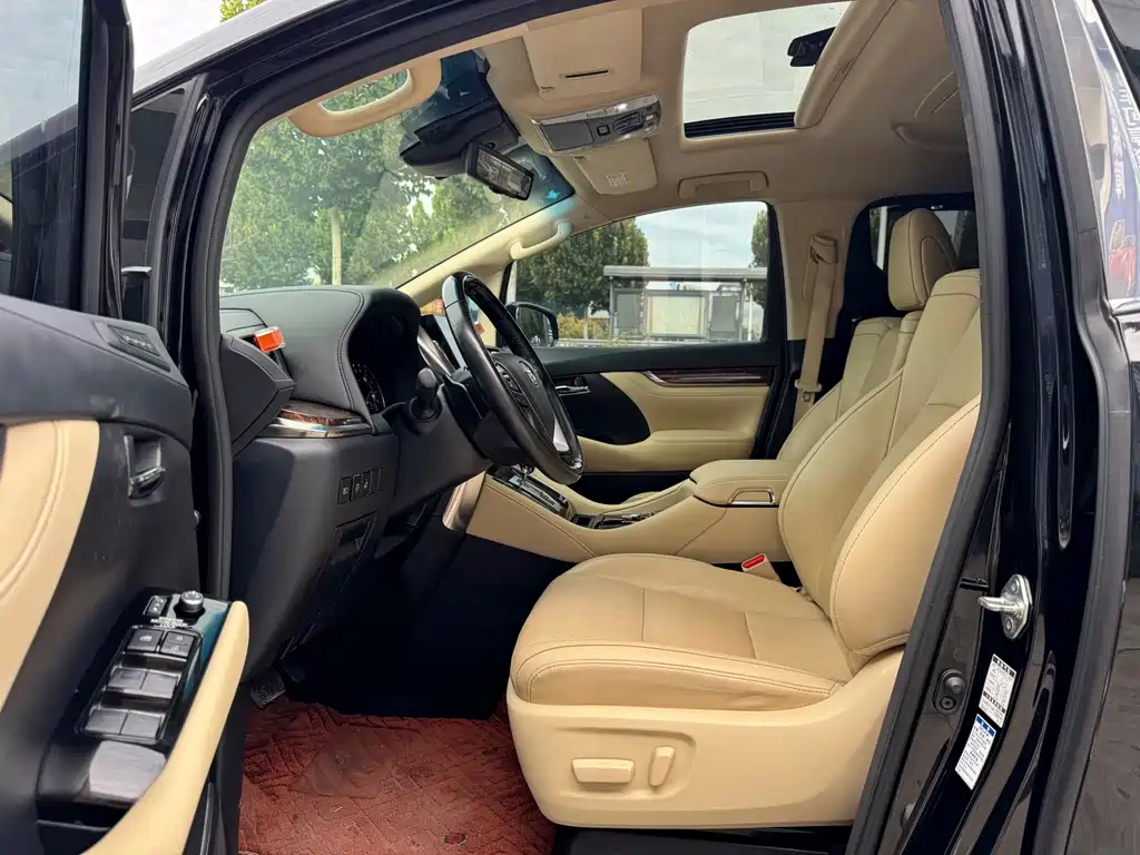 Toyota Alphard — миниатюра 9