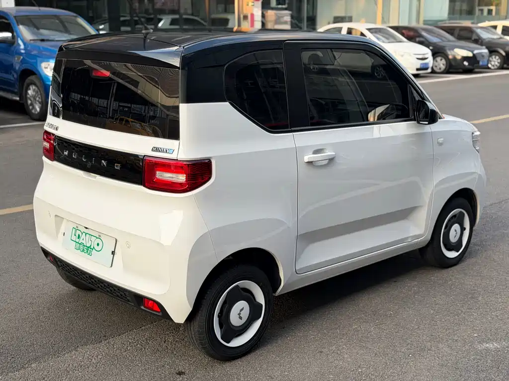 Wuling MINIEV — миниатюра 9