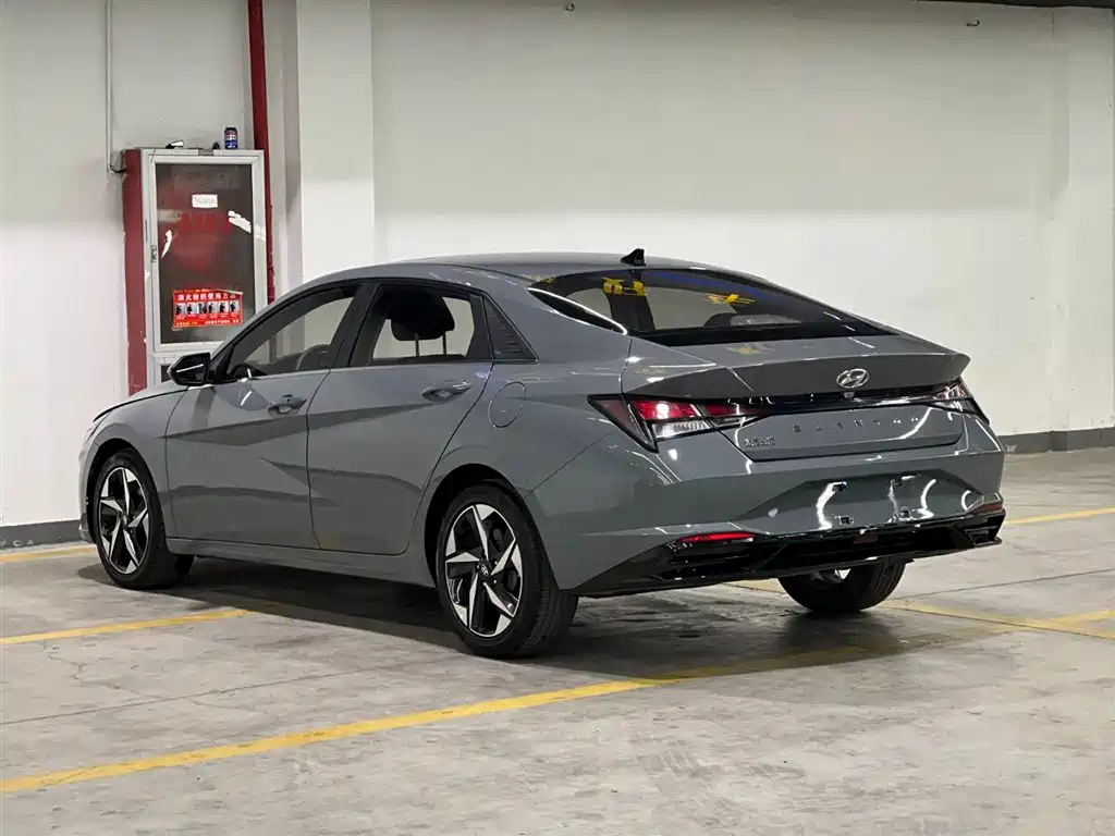 HYUNDAI ELANTRA