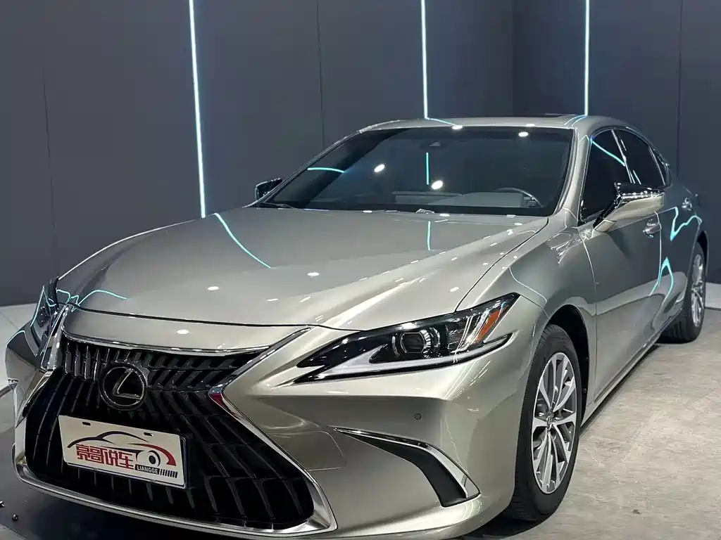 Lexus ES 2024