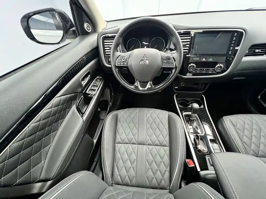 Mitsubishi Outlander — миниатюра 11