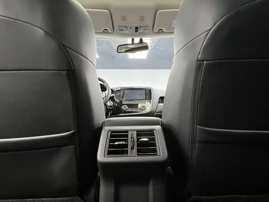 Mitsubishi Outlander — миниатюра 14