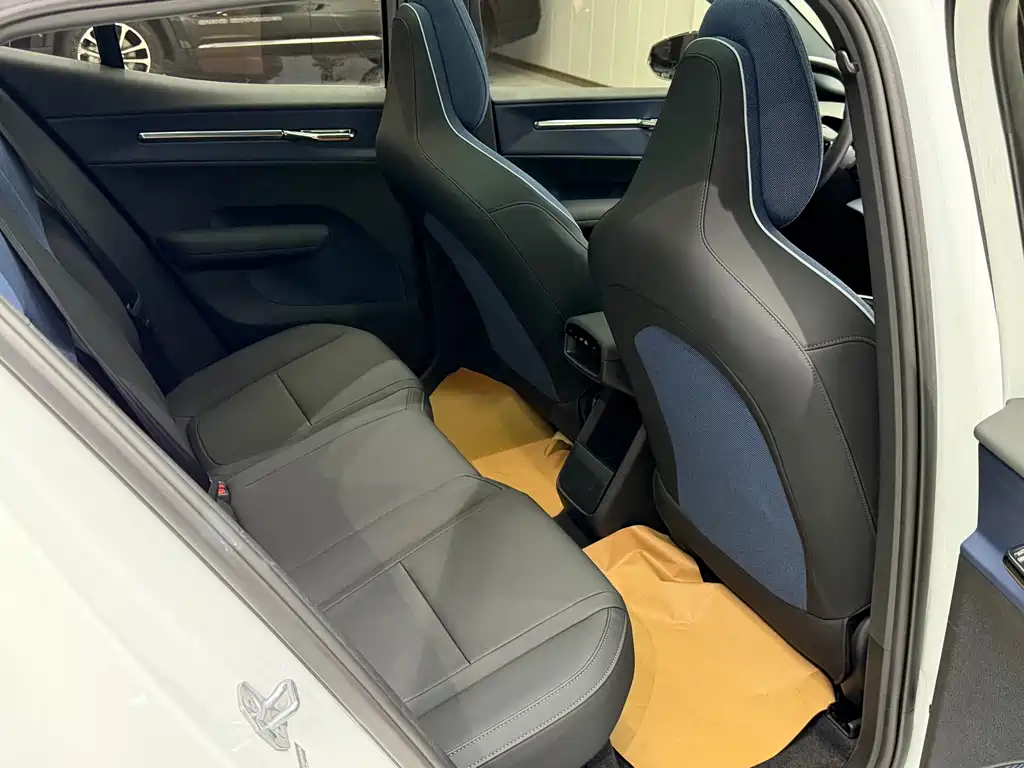 Volvo EX30 — миниатюра 18