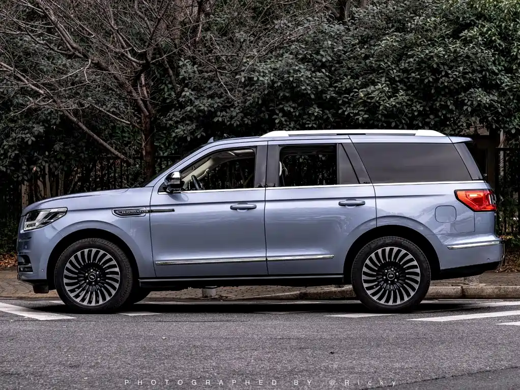 Lincoln Navigator — миниатюра 3