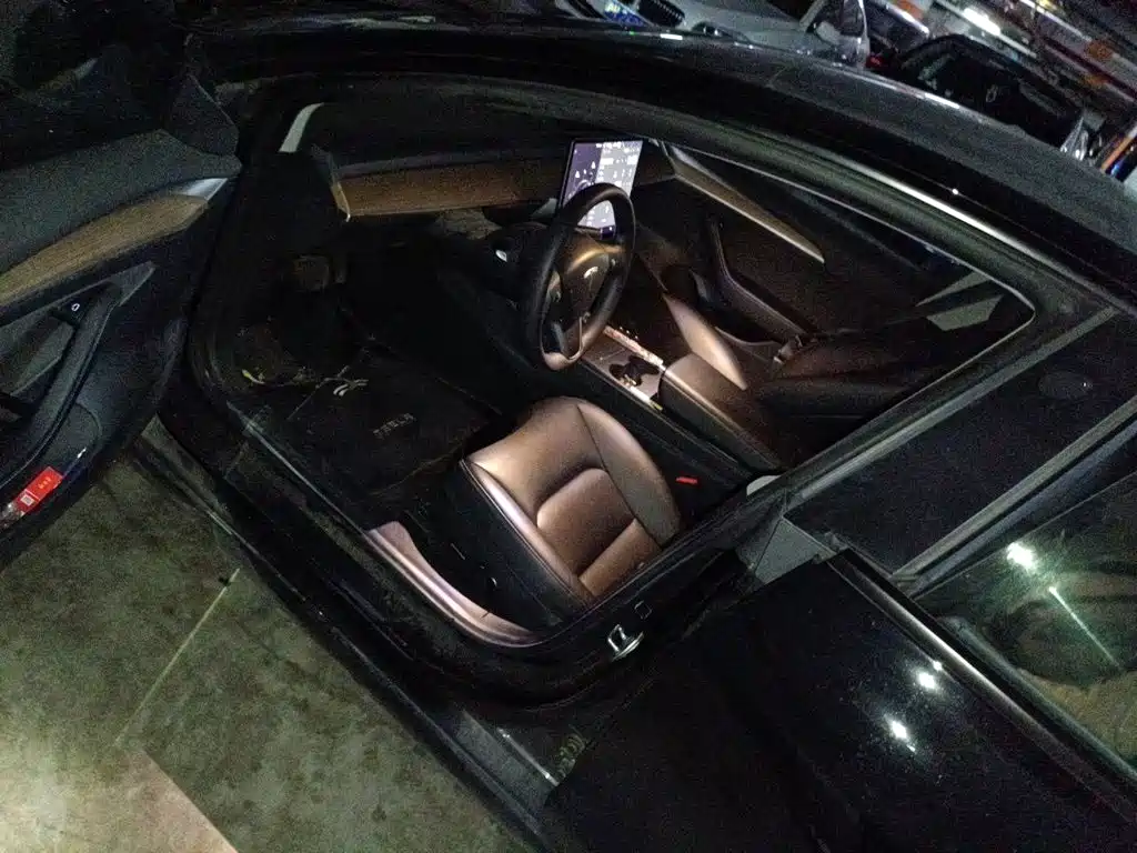 Tesla Model 3 — миниатюра 12