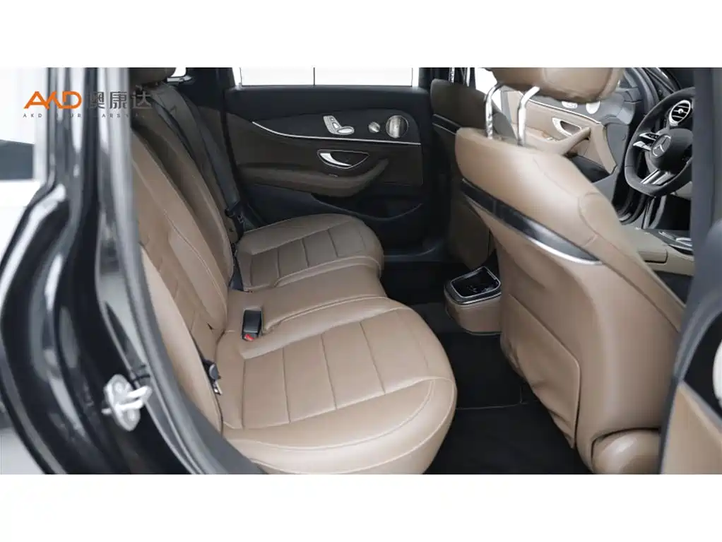 Mercedes-Benz E-Class — миниатюра 8