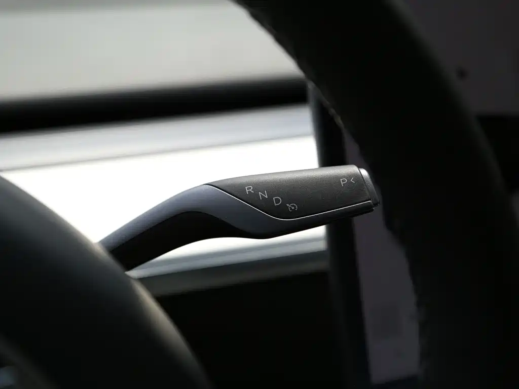 Tesla Model Y — миниатюра 8