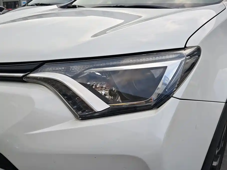 Toyota RAV4 — миниатюра 5