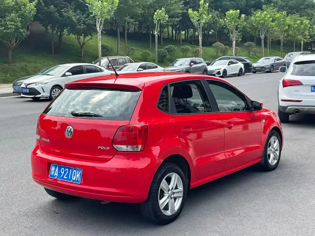 Volkswagen Polo 2011 1.4L AT