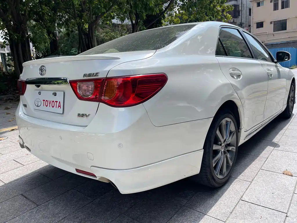 Toyota Reiz — миниатюра 5