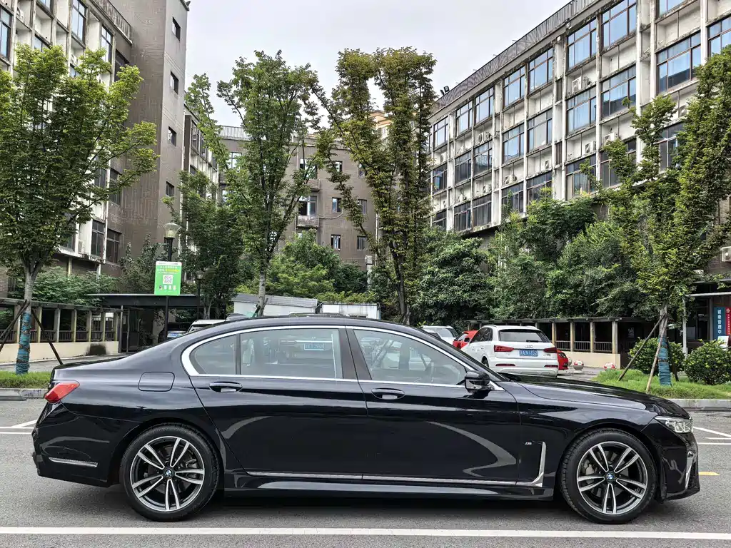 BMW 7 SERIES