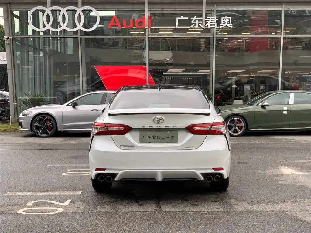 Toyota Camry 2021 2.0S