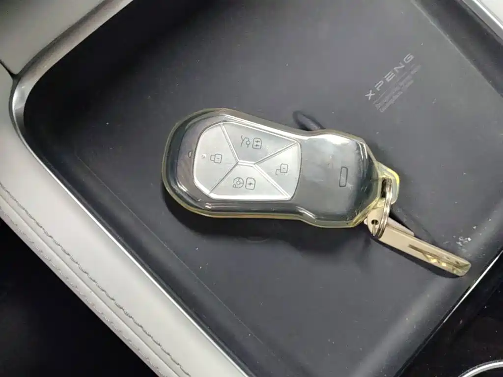 XPeng P7 — миниатюра 9