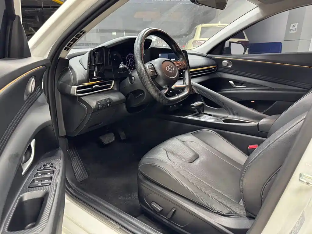 Hyundai Elantra — миниатюра 7